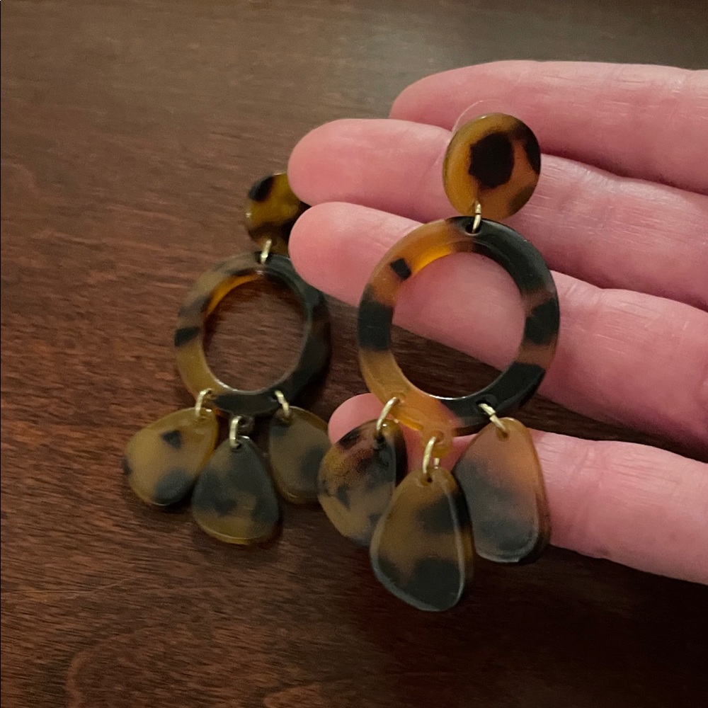 Tortoise Shell Dangle Earrings - Picture 2 of 2